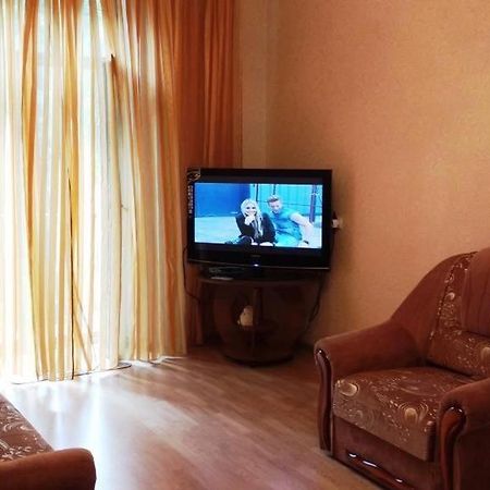 Комната В Двухкомнатной Apartment Kiev Ngoại thất bức ảnh