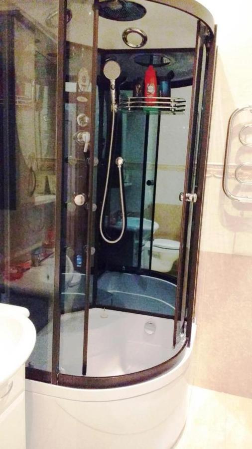 Комната В Двухкомнатной Apartment Kiev Ngoại thất bức ảnh