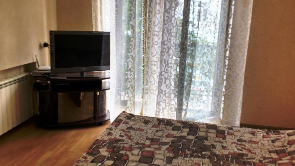 Комната В Двухкомнатной Apartment Kiev Ngoại thất bức ảnh