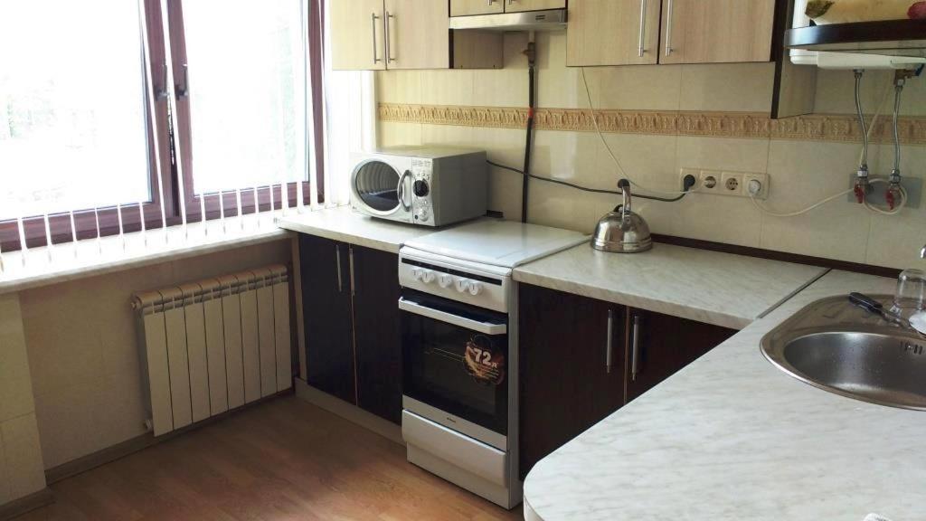 Комната В Двухкомнатной Apartment Kiev Ngoại thất bức ảnh